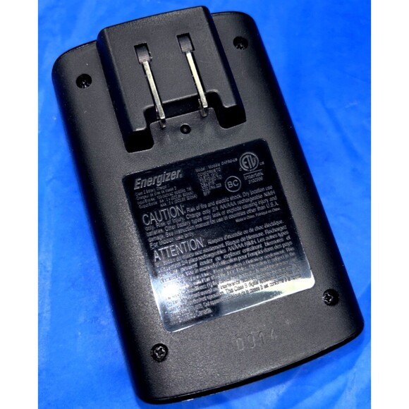 Energizer Recharge Pro Charger for NiMH Rechargeable AA and AAA Batteries - Picture 3 of 3